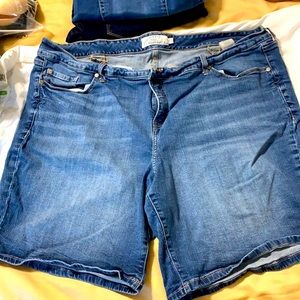 Torrid denim shorts mid thigh Torrid size 26